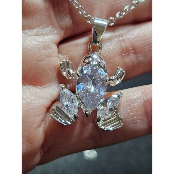 Frog pendant necklace with Swarovski crystals - Picture 1 of 12
